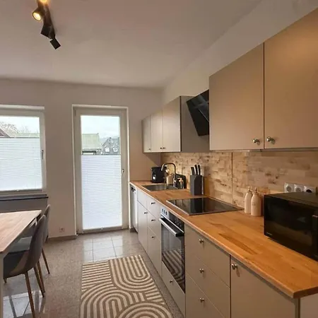 Modernes Design-apartment In Nahe Altstadt Lejlighed *